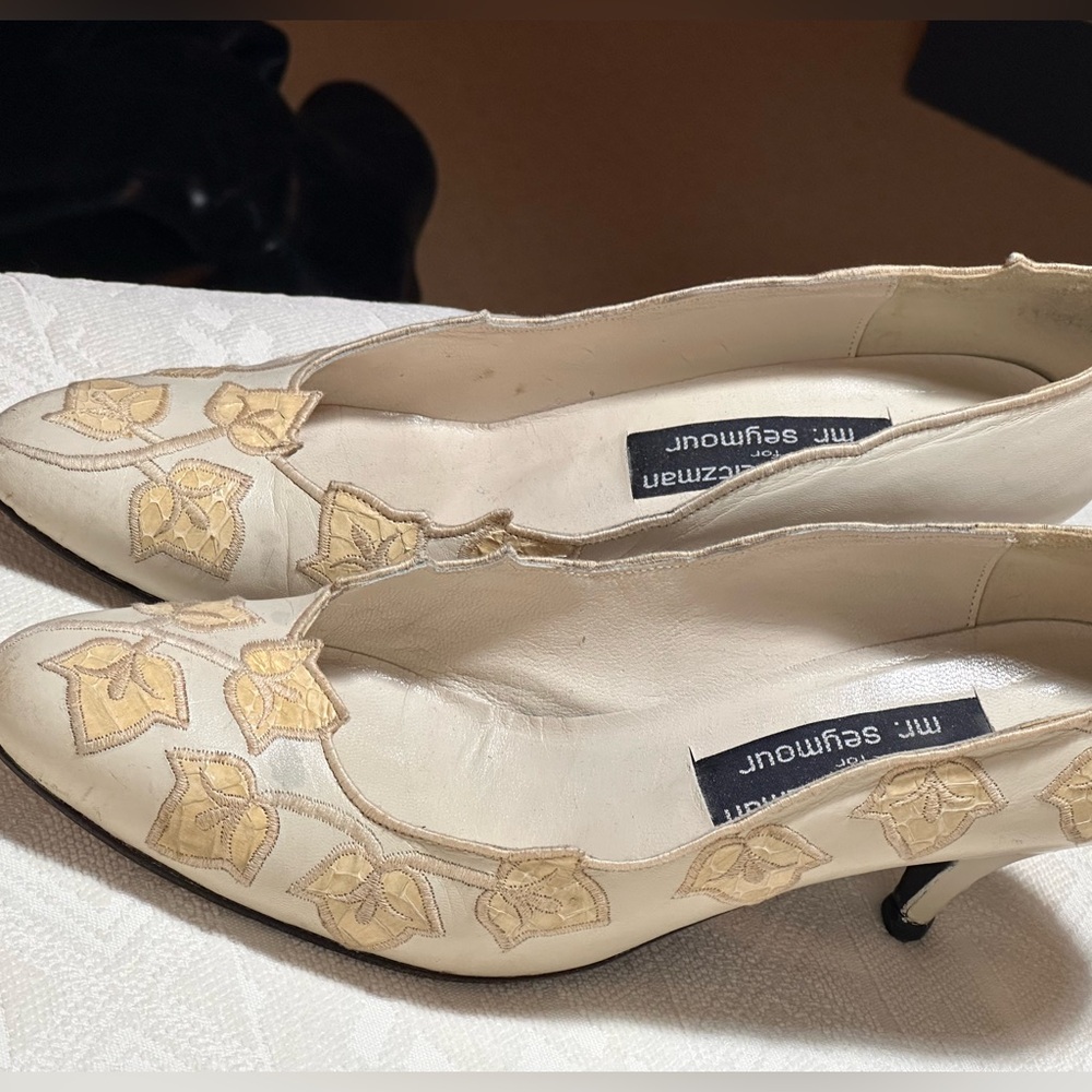 Stuart Weitzman Cream Lace Heel